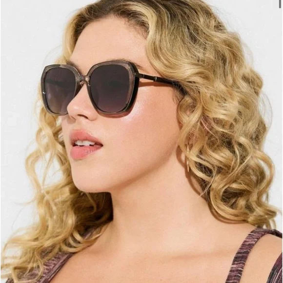 TORRID Cat Eye Smoke Lens Sunglasses Black Gray NEW - Picture 4 of 4